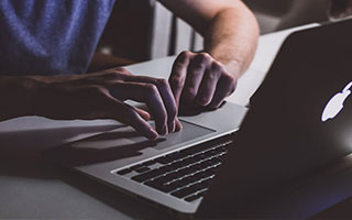 篮球世界冠军赛上演精彩对抗，谁能笑到最后？