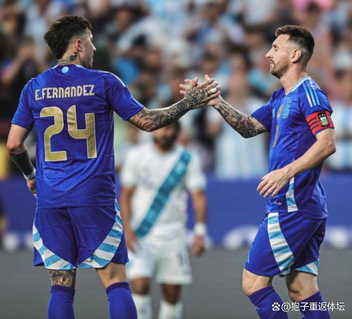 开云体育入口-足球明星们在比赛中展现出色表现