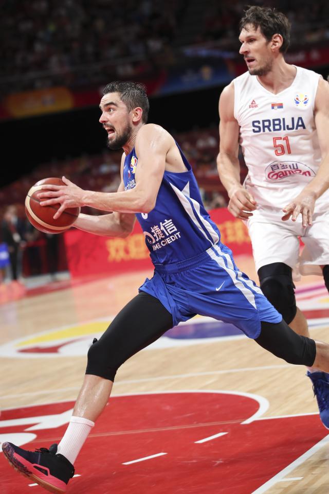 捷克队在与斯洛文尼亚的激烈对决中获胜