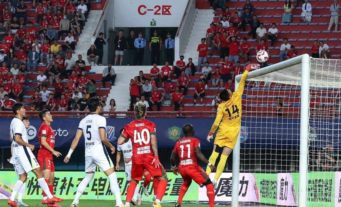 关于惊险一幕！联赛战队凭借绝杀进球翻盘，球迷狂欢！的信息