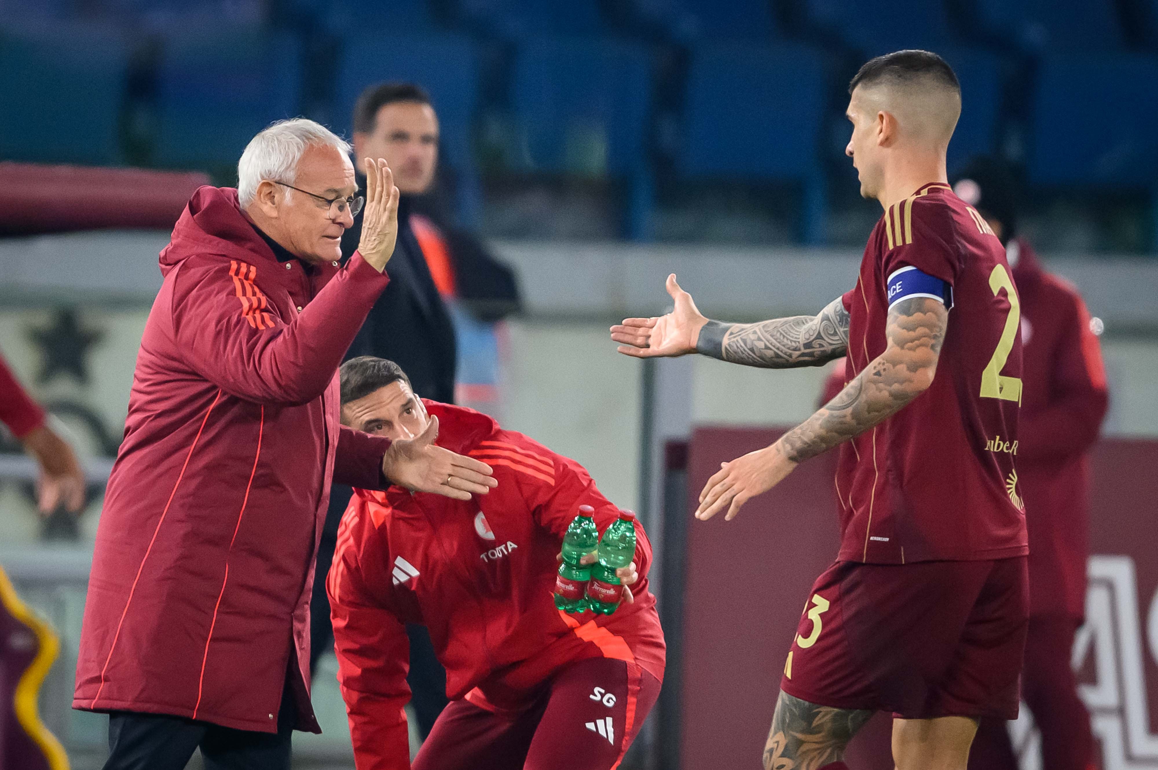 罗马前锋梅开二度，助球队取胜