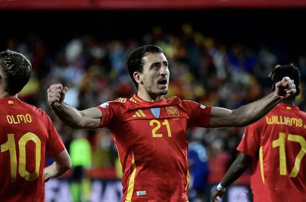 西班牙队逆风翻盘，成功晋级