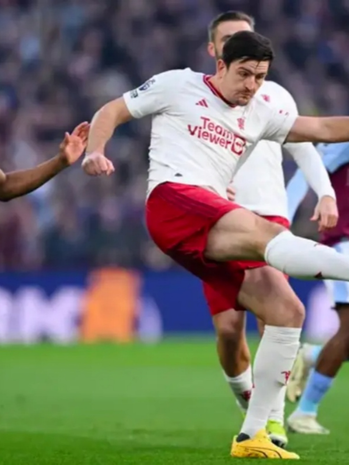 开云体育直播-曼城客场战平热刺，保持领跑优势