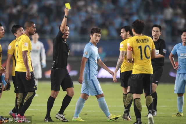 包含上港客场击败富德，积分稳步上升的词条