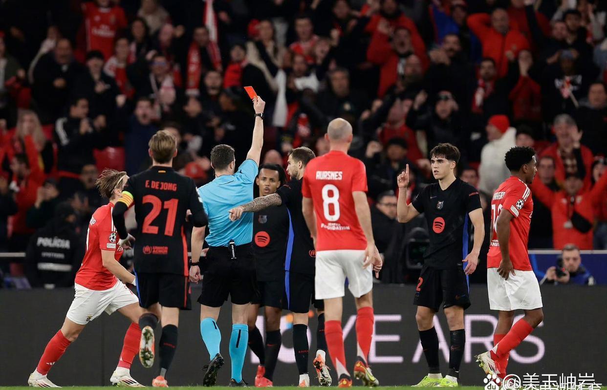 包含无数球迷为欧洲联赛每一场比赛的结果而掌声加油的词条