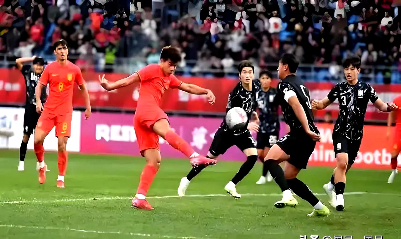 开云体育平台-近期球队表现出色，联赛争夺愈加激烈！的简单介绍