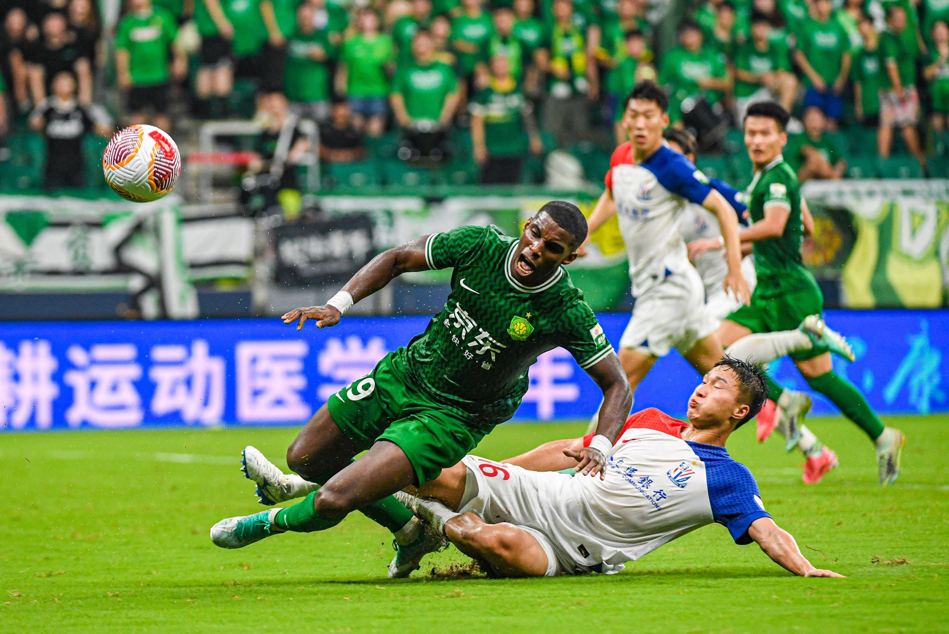 鲁能主场胜出，击败强劲对手申花的简单介绍