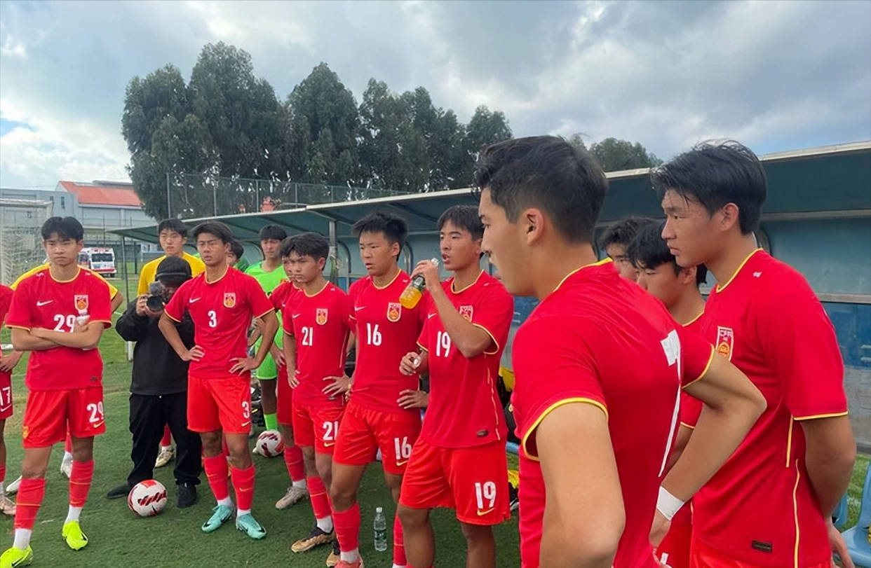 包含夺冠热门队伍在比赛中遭遇了不小的挑战的词条