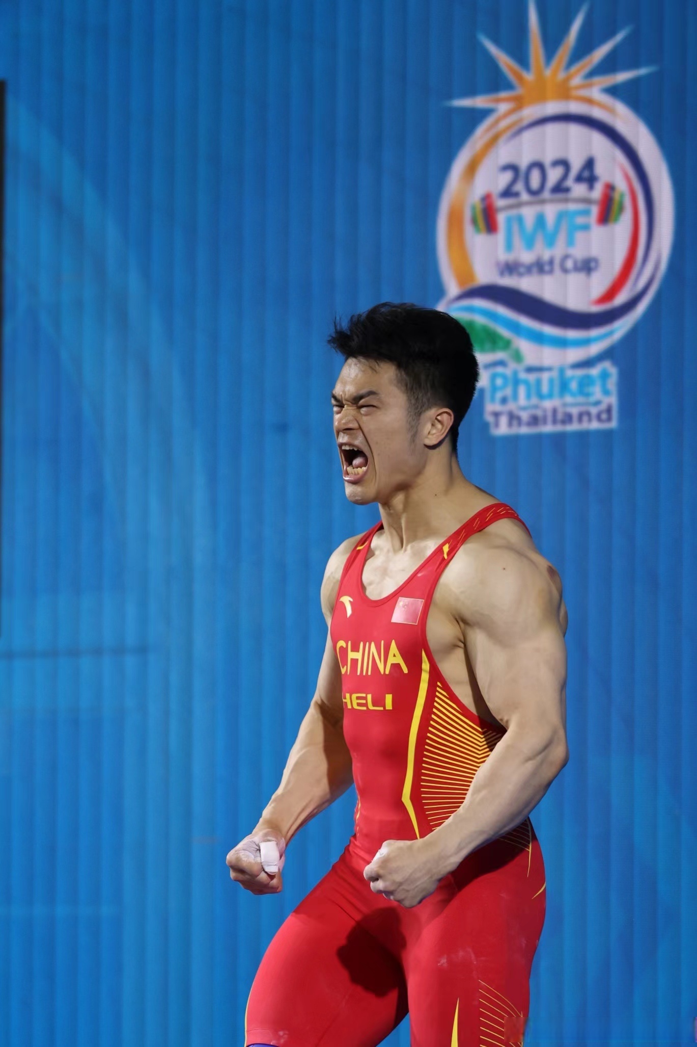 开云体育在线登录-举重冠军发挥失常，失去冠军资格