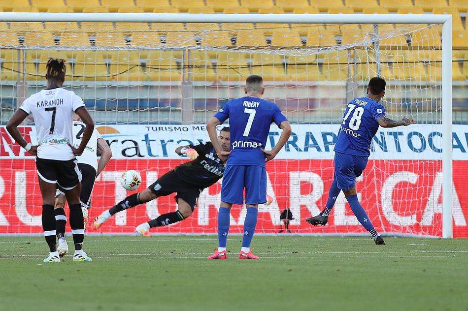 开云体育官方登录入口-佛罗伦萨对决克罗托内，谁将脱颖而出？的简单介绍