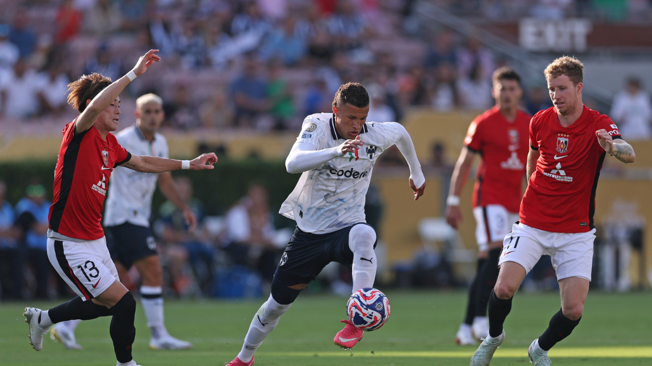 开云体育官网-足球巨星再度爆发，狂轰五球！