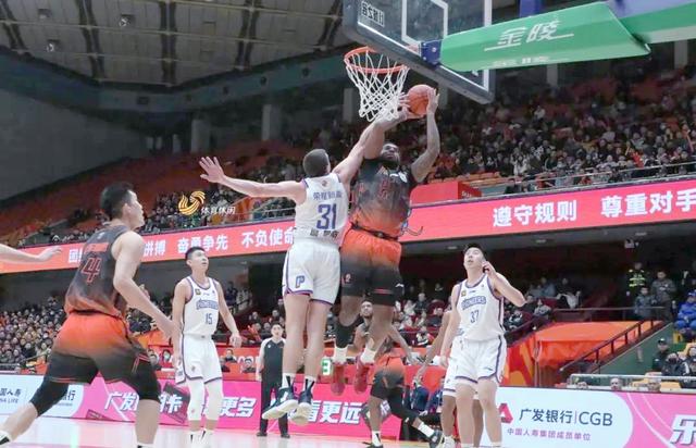 开云体育链接-包含山东篮球队实力不俗，轻取对手获得比赛胜利的词条