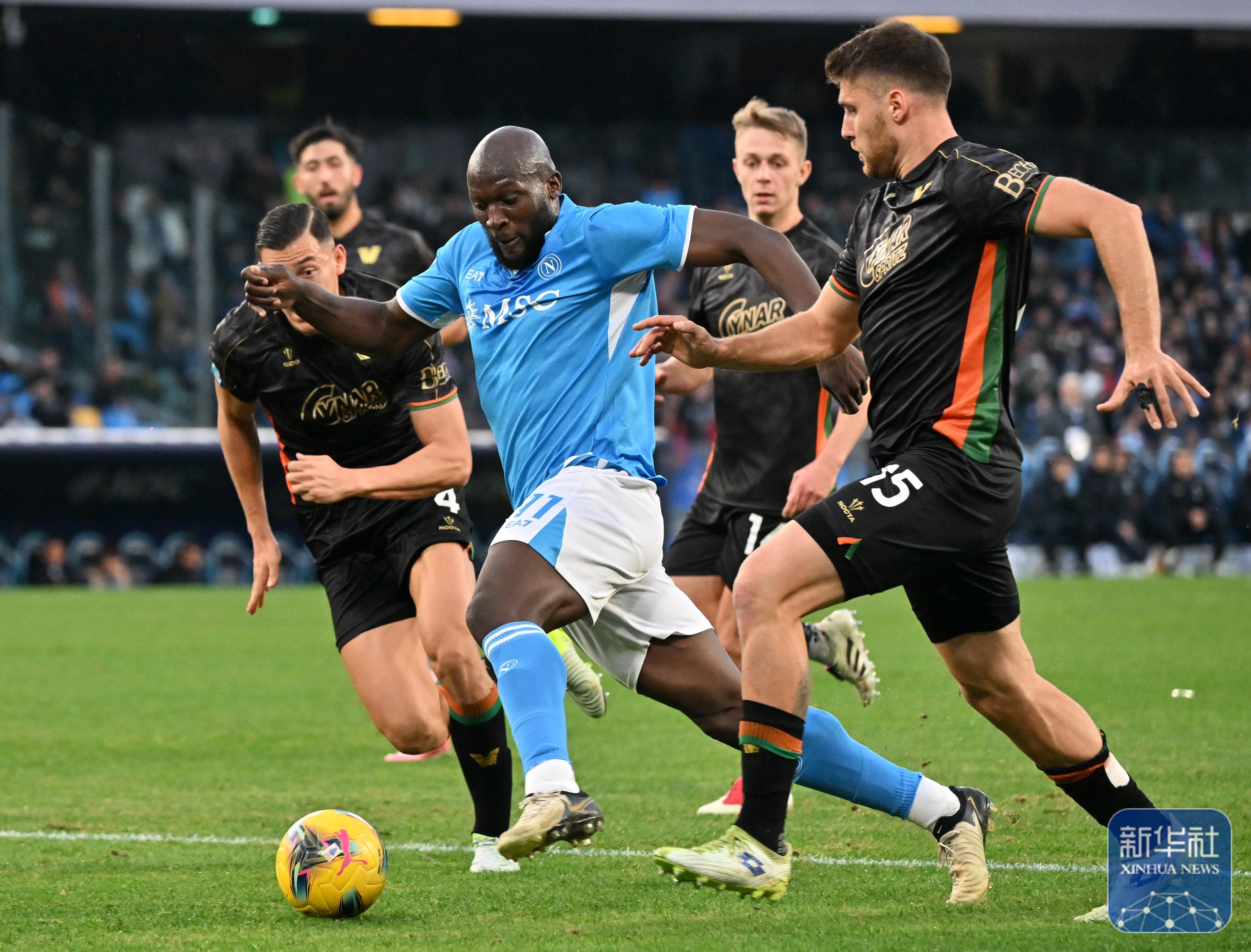 开云体育入口-意大利足球联赛球队实力强悍，备受瞩目