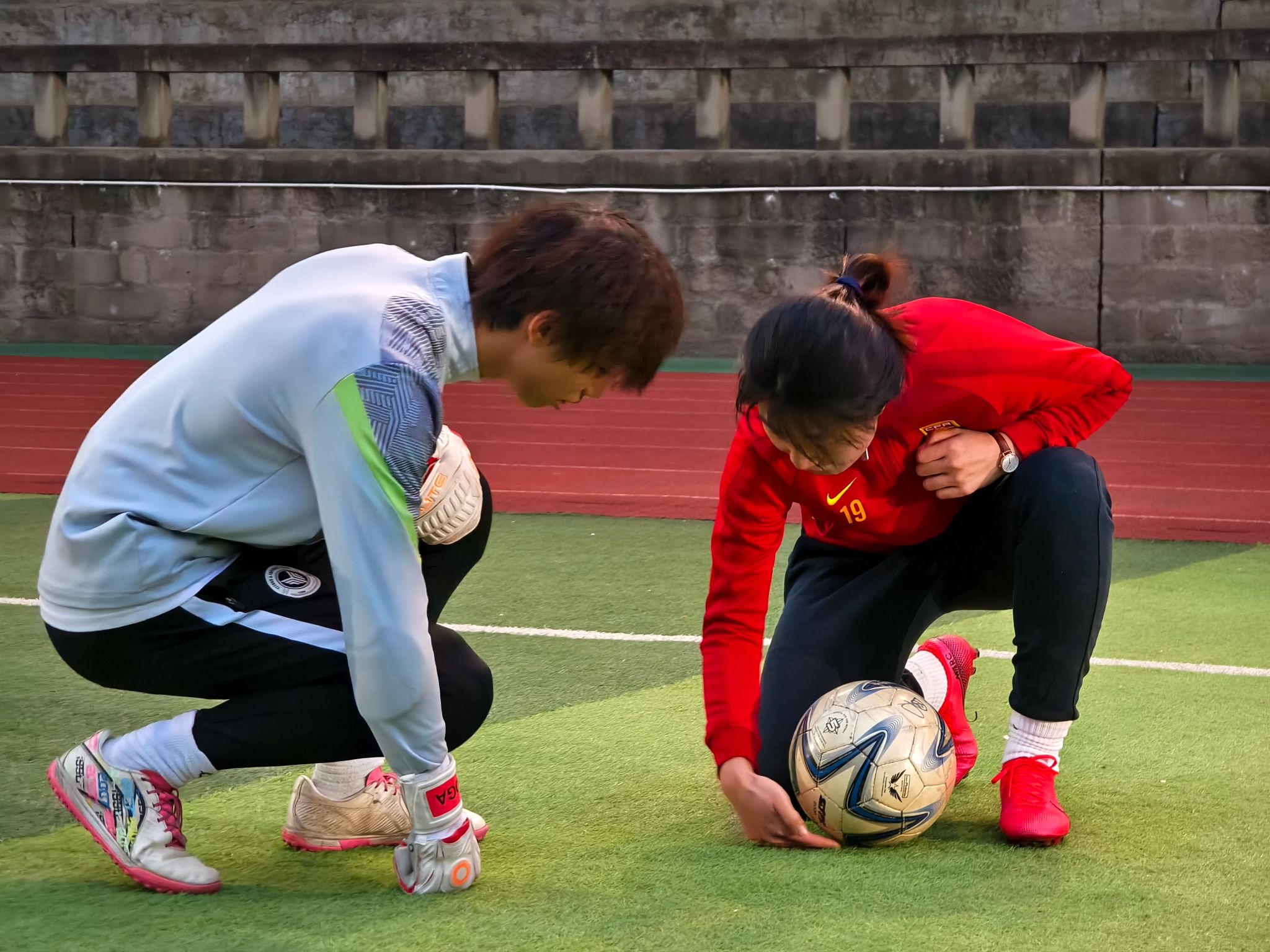 关于球队球员代表访问学校，籍此备战的信息