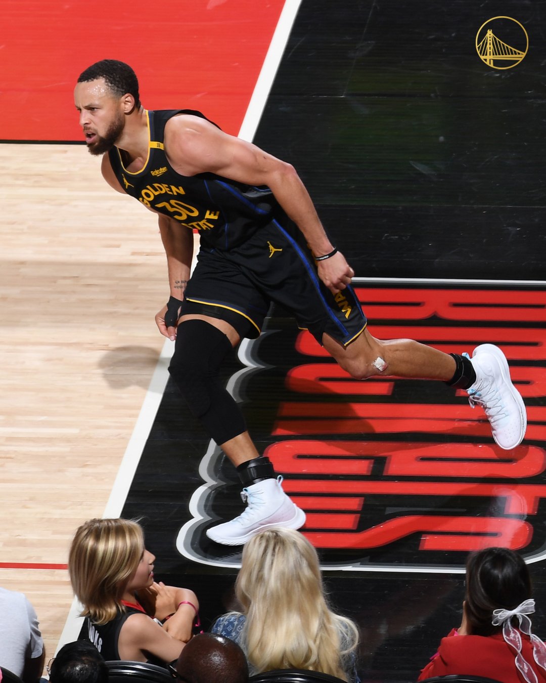 开云体育链接-勇士主场大胜马刺，库里再次砍下+的简单介绍